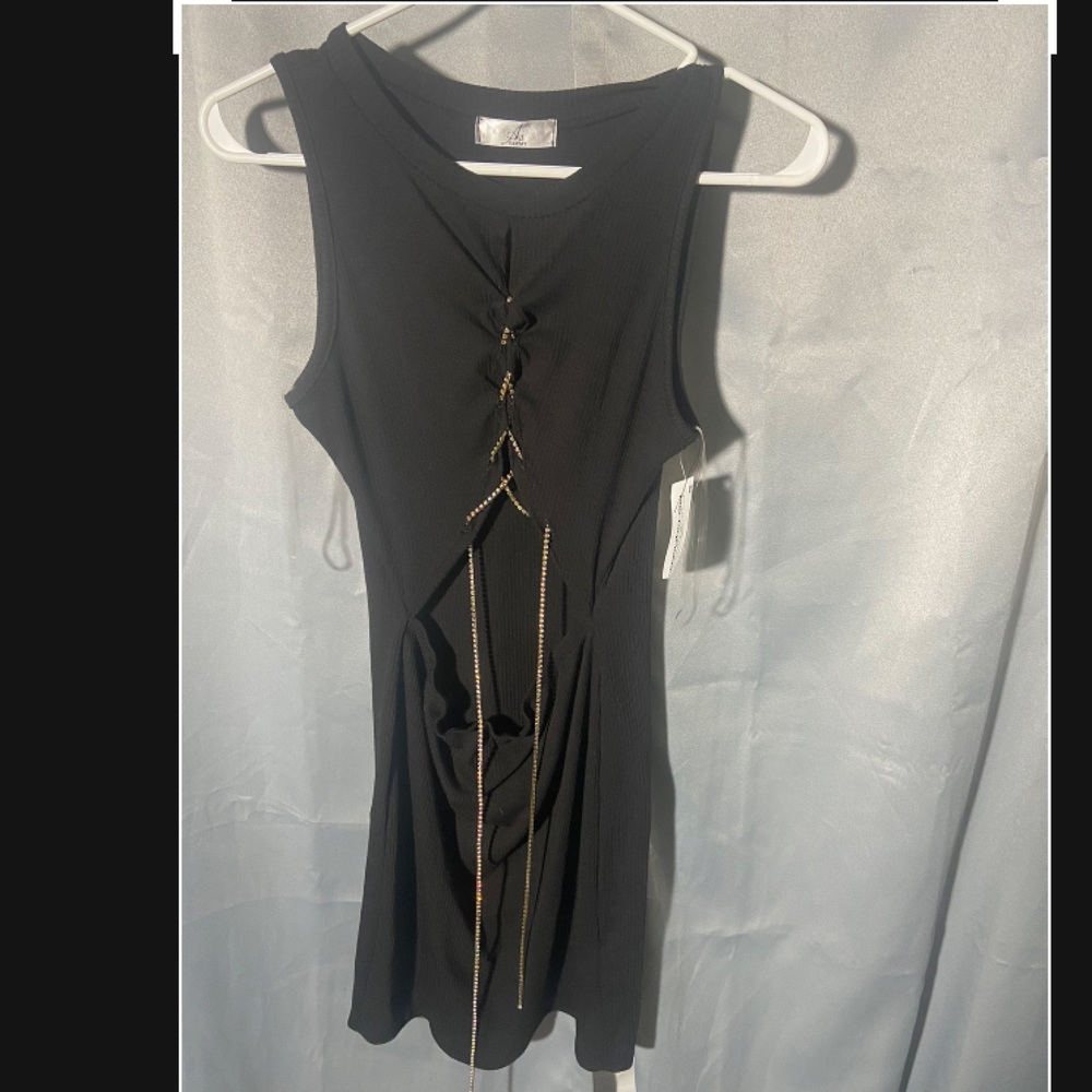 Wanna go out to the club & look cute? This dress is for you!!